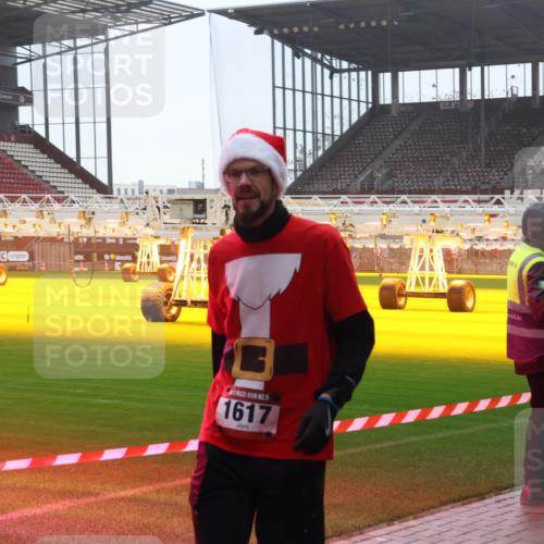 07.12.2025 - St. Pauli X-Mass-Run No. 15 Luisa Fischer http://msf.ph/oto/9381899 07.12.2025 11:20:04 Ziel 0, 15, 1617, 295, 302, 367, 373, 797, 1336, 1343, 1563, 2062, 2217, 2581, 2597, 2771, 2788, 3075, 3160, 3205, 3822, 3823 meine-sportfotos.de