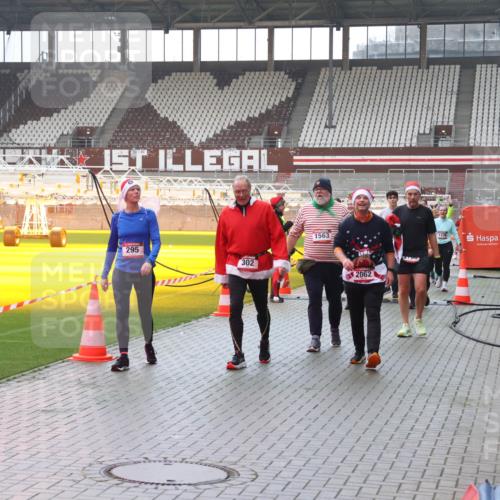 07.12.2025 - St. Pauli X-Mass-Run No. 15 Luisa Fischer http://msf.ph/oto/9381900 07.12.2025 11:20:20 Ziel 295, 302, 1563, 2062, 2700, 133, 367, 373, 797, 1336, 1343, 1563, 2217, 2577, 2578, 2581, 2771, 3075, 3160, 3170, 3324, 3822, 3823 meine-sportfotos.de