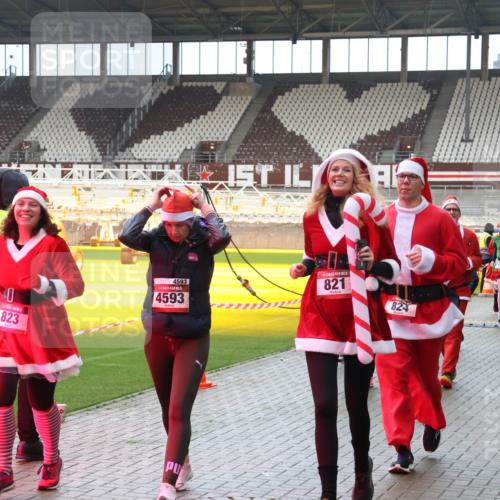 07.12.2025 - St. Pauli X-Mass-Run No. 15 Luisa Fischer http://msf.ph/oto/9381910 07.12.2025 10:47:25 Ziel 0, 823, 4593, 4593, 821, 824, 40, 1750, 58, 81, 221, 231, 821, 823, 824, 921, 1171, 1242, 1359, 1362, 1747, 1750, 1819, 1872, 1875, 2115, 2200, 2488, 2536, 2683, 2684, 2957, 2965, 2989, 2993, 2998, 3001, 3029, 3123, 3344, 4593 meine-sportfotos.de