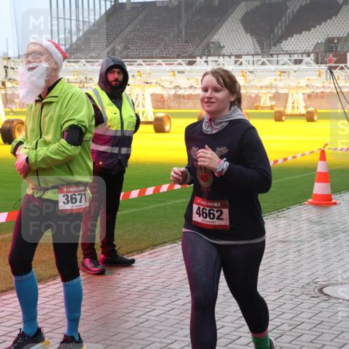 07.12.2025 - St. Pauli X-Mass-Run No. 15 Luisa Fischer http://msf.ph/oto/9381921 07.12.2025 10:12:01 Ziel 3671, 15, 4662, 3085, 670, 1687, 1969, 2906, 2909, 3085, 3354, 3761, 3767, 3815, 3909, 3932, 3935, 4499, 4525, 4659, 4661, 4662 meine-sportfotos.de