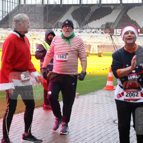 07.12.2025 - St. Pauli X-Mass-Run No. 15 Luisa Fischer http://msf.ph/oto/9381928 07.12.2025 11:20:27 Ziel 302, 1563, 5, 2062, 10, 2768, 367, 373, 1336, 1343, 2217, 2577, 2578, 2581, 2771, 3075, 3157, 3160, 3170, 3324, 3822, 3823, 4637 meine-sportfotos.de