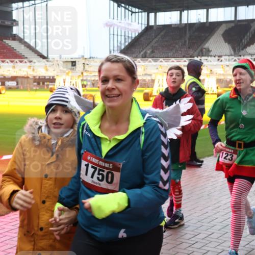 07.12.2025 - St. Pauli X-Mass-Run No. 15 Luisa Fischer http://msf.ph/oto/9381934 07.12.2025 10:47:32 Ziel 1750, 123, 58, 60, 81, 231, 309, 522, 523, 821, 823, 824, 1171, 1359, 1362, 1747, 1750, 1819, 1872, 1875, 2115, 2200, 2488, 2683, 2684, 2957, 2989, 2993, 3029, 3123, 3344, 3360, 4593 meine-sportfotos.de