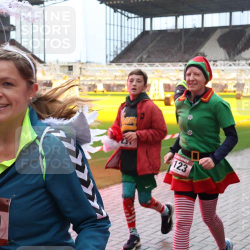07.12.2025 - St. Pauli X-Mass-Run No. 15 Luisa Fischer http://msf.ph/oto/9381936 07.12.2025 10:47:32 Ziel 15, 1750, 123, 58, 60, 81, 231, 309, 522, 523, 821, 823, 824, 1171, 1359, 1362, 1747, 1750, 1819, 1872, 1875, 2115, 2200, 2488, 2683, 2684, 2957, 2989, 2993, 3029, 3123, 3344, 3360, 4593 meine-sportfotos.de