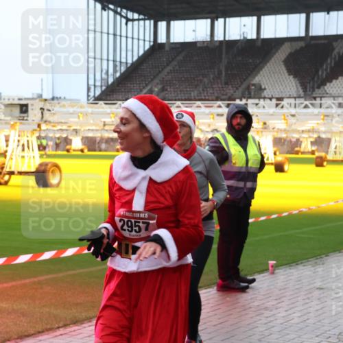 07.12.2025 - St. Pauli X-Mass-Run No. 15 Luisa Fischer http://msf.ph/oto/9381952 07.12.2025 10:47:34 Ziel 15, 2957, 58, 60, 81, 231, 309, 522, 523, 821, 823, 824, 1171, 1182, 1359, 1362, 1747, 1750, 1819, 1847, 1848, 1863, 1872, 1875, 2115, 2200, 2488, 2683, 2684, 2957, 2989, 2993, 3029, 3123, 3344, 3360, 4593, 4853, 4868 meine-sportfotos.de