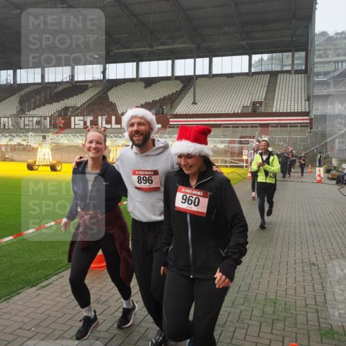 07.12.2025 - St. Pauli X-Mass-Run No. 15 Fabian Wolf http://msf.ph/oto/9381954 07.12.2025 10:09:21 Ziel 881, 896, 899, 960, 1243, 1248, 1718, 3493, 3756, 4113, 4666 meine-sportfotos.de