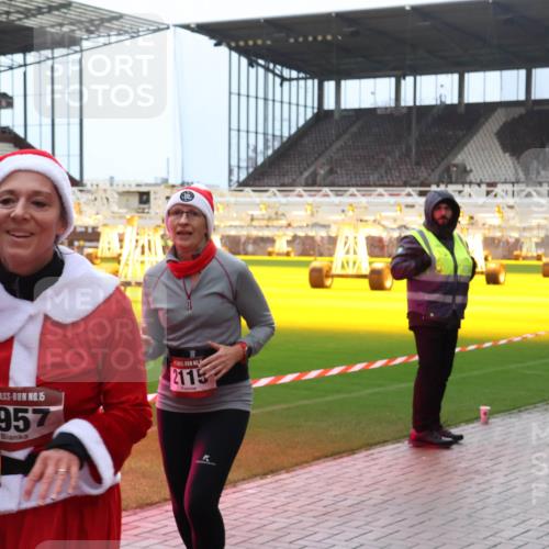 07.12.2025 - St. Pauli X-Mass-Run No. 15 Luisa Fischer http://msf.ph/oto/9381958 07.12.2025 10:47:35 Ziel 15, 2957, 2115, 60, 81, 231, 309, 522, 523, 821, 823, 824, 1171, 1182, 1359, 1362, 1747, 1750, 1819, 1847, 1848, 1863, 1872, 1875, 2115, 2200, 2683, 2684, 2957, 2989, 2993, 3029, 3101, 3102, 3123, 3344, 3360, 4593, 4853, 4868, 4869 meine-sportfotos.de