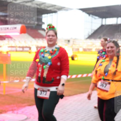 07.12.2025 - St. Pauli X-Mass-Run No. 15 Luisa Fischer http://msf.ph/oto/9381970 07.12.2025 11:20:35 Ziel 373, 367, 2217, 2577, 2578, 2581, 2771, 3075, 3129, 3157, 3160, 3170, 3309, 3324, 3822, 3823, 4637 meine-sportfotos.de