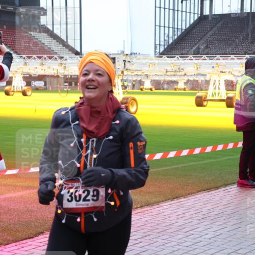 07.12.2025 - St. Pauli X-Mass-Run No. 15 Luisa Fischer http://msf.ph/oto/9381977 07.12.2025 10:47:39 Ziel 3029, 60, 78, 231, 309, 522, 523, 821, 823, 824, 1171, 1182, 1359, 1362, 1747, 1750, 1819, 1847, 1848, 1863, 1872, 1875, 2115, 2200, 2683, 2684, 2957, 3029, 3101, 3102, 3104, 3105, 3123, 3344, 3360, 4593, 4853, 4868, 4869 meine-sportfotos.de