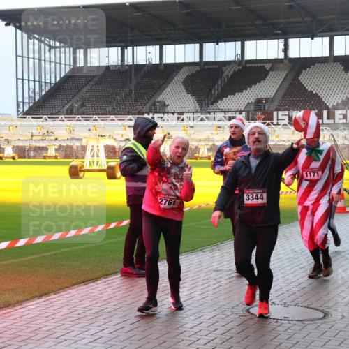 07.12.2025 - St. Pauli X-Mass-Run No. 15 Luisa Fischer http://msf.ph/oto/9381991 07.12.2025 10:47:43 Ziel 10, 5, 83, 2761, 3344, 1171, 1819, 1240, 60, 78, 231, 309, 522, 523, 821, 823, 824, 1171, 1182, 1359, 1362, 1747, 1750, 1819, 1847, 1848, 1863, 1872, 1875, 2115, 2200, 2683, 2684, 2957, 3029, 3101, 3102, 3104, 3105, 3123, 3344, 3360, 4593, 4853, 4868, 4869 meine-sportfotos.de
