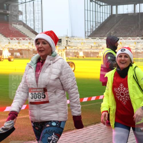 07.12.2025 - St. Pauli X-Mass-Run No. 15 Luisa Fischer http://msf.ph/oto/9381997 07.12.2025 10:12:06 Ziel 15, 3085, 670, 756, 1687, 1688, 1969, 2177, 2906, 2909, 3085, 3354, 3761, 3767, 3815, 3909, 3932, 3935, 4499, 4525, 4659, 4661, 4662 meine-sportfotos.de