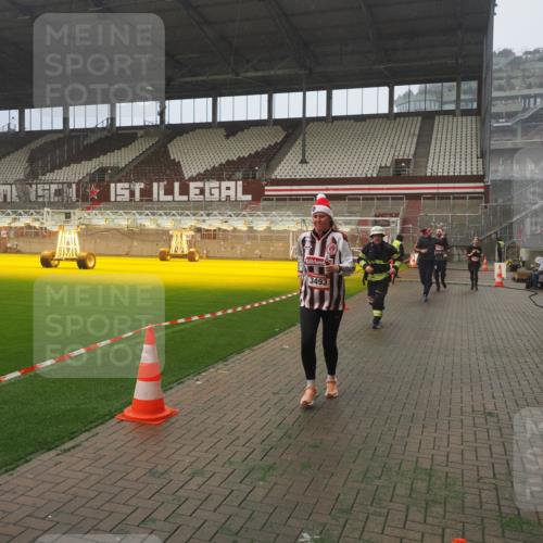 07.12.2025 - St. Pauli X-Mass-Run No. 15 Fabian Wolf http://msf.ph/oto/9382006 07.12.2025 10:09:24 Ziel 800, 881, 896, 899, 960, 1243, 1248, 1718, 3493, 3756, 4666 meine-sportfotos.de