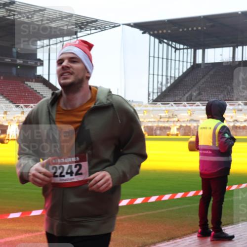 07.12.2025 - St. Pauli X-Mass-Run No. 15 Luisa Fischer http://msf.ph/oto/9382028 07.12.2025 11:20:59 Ziel 2242, 102, 540, 765, 1020, 1135, 1614, 2132, 2134, 2242, 2305, 2379, 2462, 2577, 2578, 2601, 3037, 3129, 3157, 3309, 4637 meine-sportfotos.de
