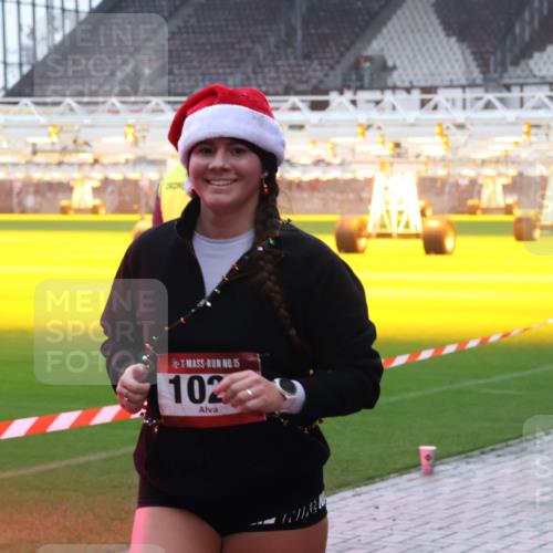 07.12.2025 - St. Pauli X-Mass-Run No. 15 Luisa Fischer http://msf.ph/oto/9382030 07.12.2025 11:20:59 Ziel 102, 540, 765, 1020, 1135, 1614, 2132, 2134, 2242, 2305, 2379, 2462, 2577, 2578, 2601, 3037, 3129, 3157, 3309, 4637 meine-sportfotos.de