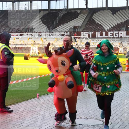 07.12.2025 - St. Pauli X-Mass-Run No. 15 Luisa Fischer http://msf.ph/oto/9382036 07.12.2025 10:47:49 Ziel 523, 4853, 4868, 60, 78, 231, 309, 522, 523, 821, 824, 1171, 1182, 1359, 1362, 1747, 1750, 1819, 1847, 1848, 1863, 1872, 1875, 2115, 2200, 2490, 2566, 2683, 2684, 2690, 2957, 3029, 3101, 3102, 3104, 3105, 3123, 3344, 3360, 4615, 4618, 4853, 4868, 4869 meine-sportfotos.de