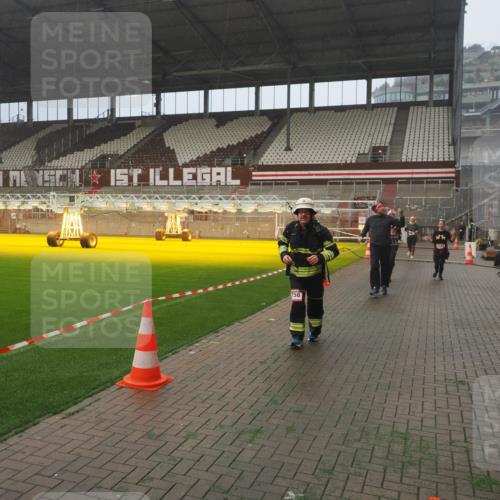 07.12.2025 - St. Pauli X-Mass-Run No. 15 Fabian Wolf http://msf.ph/oto/9382040 07.12.2025 10:09:26 Ziel 800, 881, 896, 899, 960, 1243, 1248, 1718, 3493, 3756 meine-sportfotos.de