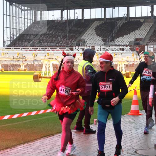 07.12.2025 - St. Pauli X-Mass-Run No. 15 Luisa Fischer http://msf.ph/oto/9382051 07.12.2025 11:21:19 Ziel 3160, 3157, 3129, 2132, 2601, 540, 765, 1020, 1135, 1614, 2132, 2134, 2242, 2305, 2375, 2376, 2379, 2462, 2601, 2854, 3037, 3129, 3135, 3309 meine-sportfotos.de