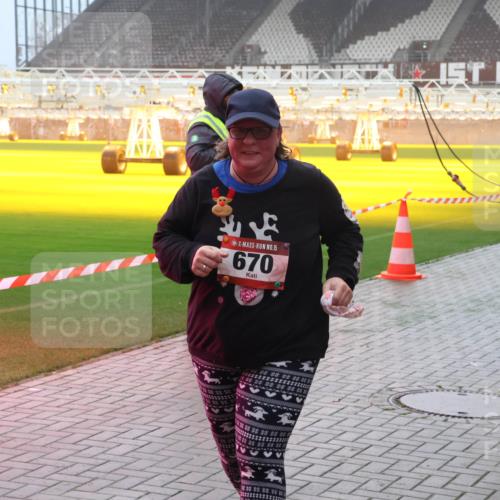 07.12.2025 - St. Pauli X-Mass-Run No. 15 Luisa Fischer http://msf.ph/oto/9382062 07.12.2025 10:12:18 Ziel 54, 15, 670, 3909, 670, 756, 1389, 1526, 1687, 1688, 1833, 2177, 2906, 2909, 3085, 3761, 3767, 3870, 3909, 3932, 3935, 4658, 4659, 4662 meine-sportfotos.de