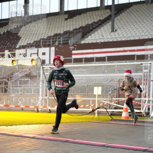 07.12.2025 - St. Pauli X-Mass-Run No. 15 Patografie http://msf.ph/oto/9382073 07.12.2025 10:20:33 Ziel 447, 452, 461, 478, 1016, 1076, 1466, 2187, 3473, 3832, 4116, 4490, 4517 meine-sportfotos.de