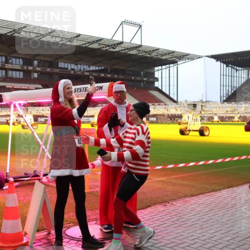 07.12.2025 - St. Pauli X-Mass-Run No. 15 Luisa Fischer http://msf.ph/oto/9382077 07.12.2025 10:47:59 Ziel 82, 82, 60, 78, 282, 309, 513, 522, 523, 553, 1171, 1182, 1555, 1819, 1847, 1848, 1863, 2115, 2200, 2490, 2566, 2683, 2684, 2690, 3029, 3101, 3102, 3104, 3105, 3344, 3360, 4072, 4615, 4618, 4853, 4863, 4868, 4869 meine-sportfotos.de