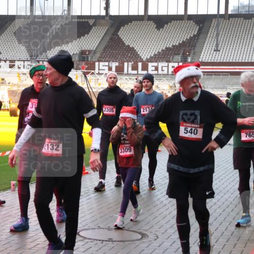 07.12.2025 - St. Pauli X-Mass-Run No. 15 Luisa Fischer http://msf.ph/oto/9382081 07.12.2025 11:21:21 Ziel 31, 2305, 2132, 3309, 2134, 540, 765, 540, 765, 1020, 1135, 1614, 2132, 2134, 2242, 2305, 2375, 2376, 2379, 2462, 2601, 2854, 2867, 3037, 3135, 3220 meine-sportfotos.de