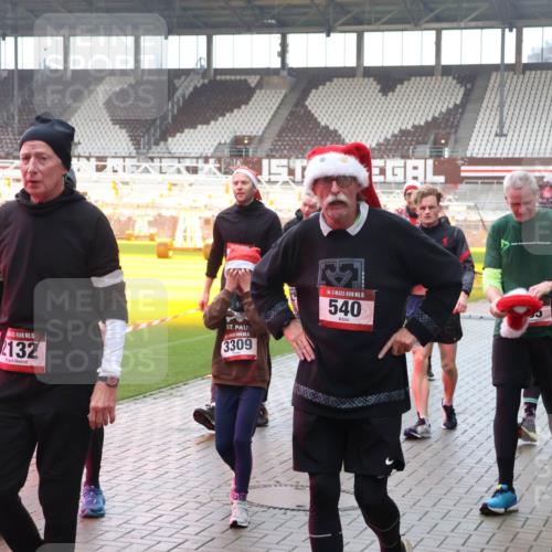 07.12.2025 - St. Pauli X-Mass-Run No. 15 Luisa Fischer http://msf.ph/oto/9382089 07.12.2025 11:21:22 Ziel 15, 132, 3309, 15, 540, 540, 765, 1020, 1135, 1614, 2132, 2134, 2242, 2305, 2375, 2376, 2379, 2462, 2601, 2854, 2867, 3037, 3135, 3220 meine-sportfotos.de