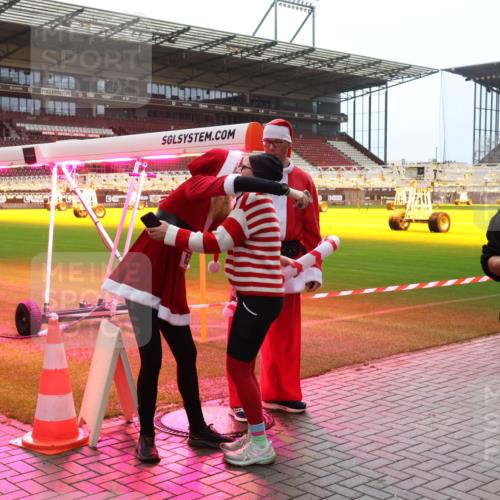 07.12.2025 - St. Pauli X-Mass-Run No. 15 Luisa Fischer http://msf.ph/oto/9382092 07.12.2025 10:48:00 Ziel 15, 1182, 60, 78, 282, 309, 513, 522, 523, 553, 1171, 1182, 1555, 1819, 1847, 1848, 1863, 2115, 2200, 2490, 2566, 2608, 2611, 2683, 2684, 2690, 3029, 3101, 3102, 3104, 3105, 3344, 3360, 4072, 4615, 4618, 4853, 4863, 4868, 4869 meine-sportfotos.de