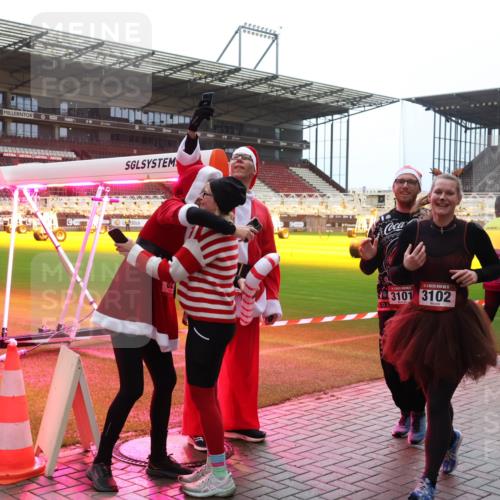 07.12.2025 - St. Pauli X-Mass-Run No. 15 Luisa Fischer http://msf.ph/oto/9382094 07.12.2025 10:48:02 Ziel 02, 3101, 3102, 3104, 60, 78, 282, 309, 513, 522, 523, 553, 1171, 1182, 1555, 1819, 1847, 1848, 1863, 2200, 2490, 2566, 2608, 2611, 2683, 2684, 2690, 3029, 3101, 3102, 3104, 3105, 3344, 3360, 4072, 4615, 4618, 4853, 4863, 4868, 4869 meine-sportfotos.de