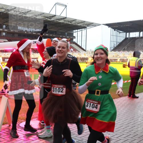 07.12.2025 - St. Pauli X-Mass-Run No. 15 Luisa Fischer http://msf.ph/oto/9382099 07.12.2025 10:48:02 Ziel 821, 3102, 3104, 3105, 60, 78, 282, 309, 513, 522, 523, 553, 1171, 1182, 1555, 1819, 1847, 1848, 1863, 2200, 2490, 2566, 2608, 2611, 2683, 2684, 2690, 3029, 3101, 3102, 3104, 3105, 3344, 3360, 4072, 4615, 4618, 4853, 4863, 4868, 4869 meine-sportfotos.de