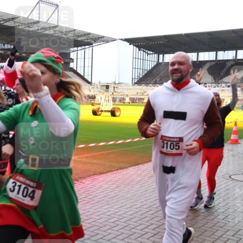 07.12.2025 - St. Pauli X-Mass-Run No. 15 Luisa Fischer http://msf.ph/oto/9382102 07.12.2025 10:48:03 Ziel 102, 3104, 3105, 571, 1421, 60, 78, 282, 309, 513, 522, 523, 553, 1171, 1182, 1555, 1819, 1847, 1848, 1863, 2200, 2490, 2566, 2608, 2611, 2683, 2684, 2690, 3101, 3102, 3104, 3105, 3344, 3360, 4072, 4615, 4618, 4853, 4863, 4868, 4869 meine-sportfotos.de