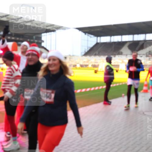 07.12.2025 - St. Pauli X-Mass-Run No. 15 Luisa Fischer http://msf.ph/oto/9382111 07.12.2025 10:48:04 Ziel 60, 78, 282, 309, 513, 522, 523, 553, 1171, 1182, 1555, 1819, 1847, 1848, 1863, 2200, 2490, 2566, 2608, 2611, 2683, 2684, 2690, 3101, 3102, 3104, 3105, 3344, 3360, 4072, 4615, 4618, 4853, 4863, 4868, 4869 meine-sportfotos.de