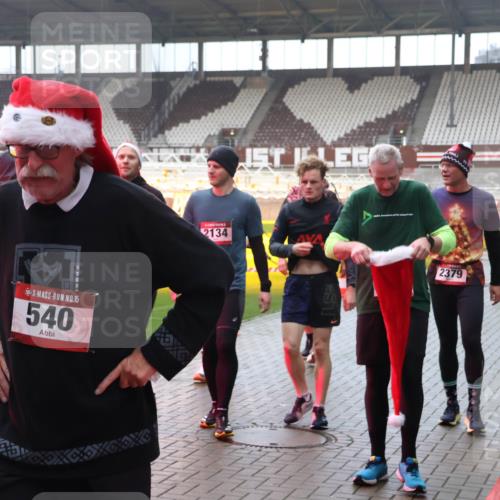 07.12.2025 - St. Pauli X-Mass-Run No. 15 Luisa Fischer http://msf.ph/oto/9382115 07.12.2025 11:21:23 Ziel 15, 540, 2134, 2379, 540, 765, 1020, 1135, 1614, 2132, 2134, 2242, 2305, 2375, 2376, 2379, 2462, 2601, 2854, 2867, 3037, 3135, 3220 meine-sportfotos.de