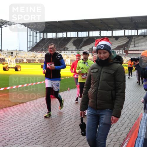 07.12.2025 - St. Pauli X-Mass-Run No. 15 Luisa Fischer http://msf.ph/oto/9382119 07.12.2025 10:48:05 Ziel 521, 70, 601421, 5, 921, 60, 78, 282, 309, 513, 522, 523, 553, 1171, 1182, 1555, 1819, 1847, 1848, 1863, 2200, 2490, 2566, 2608, 2611, 2683, 2684, 2690, 3101, 3102, 3104, 3105, 3344, 3360, 4072, 4615, 4618, 4853, 4863, 4868, 4869 meine-sportfotos.de