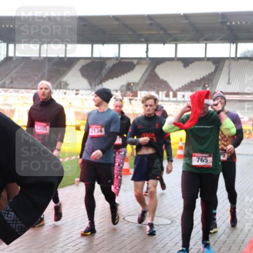 07.12.2025 - St. Pauli X-Mass-Run No. 15 Luisa Fischer http://msf.ph/oto/9382120 07.12.2025 11:21:24 Ziel 15, 2305, 2134, 765, 79, 540, 765, 1020, 1135, 1614, 2132, 2134, 2242, 2305, 2375, 2376, 2379, 2462, 2601, 2854, 2867, 3037, 3135, 3220, 3283 meine-sportfotos.de