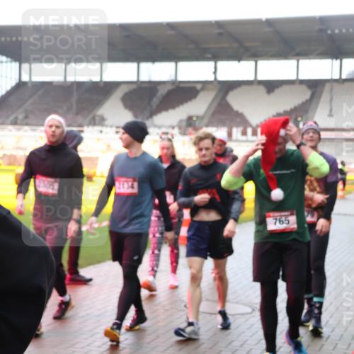 07.12.2025 - St. Pauli X-Mass-Run No. 15 Luisa Fischer http://msf.ph/oto/9382122 07.12.2025 11:21:24 Ziel 2305, 2134, 765, 540, 765, 1020, 1135, 1614, 2132, 2134, 2242, 2305, 2375, 2376, 2379, 2462, 2601, 2854, 2867, 3037, 3135, 3220, 3283 meine-sportfotos.de