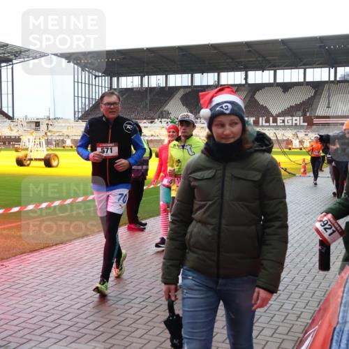 07.12.2025 - St. Pauli X-Mass-Run No. 15 Luisa Fischer http://msf.ph/oto/9382123 07.12.2025 10:48:06 Ziel 571, 70, 60, 1, 921, 60, 78, 282, 309, 472, 513, 522, 523, 553, 1171, 1182, 1555, 1819, 1847, 1848, 1863, 2200, 2490, 2566, 2608, 2611, 2683, 2684, 2690, 3101, 3102, 3104, 3105, 3360, 4072, 4615, 4618, 4853, 4863, 4868, 4869 meine-sportfotos.de
