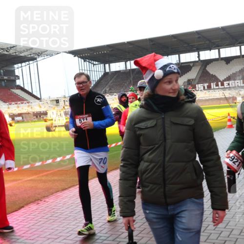 07.12.2025 - St. Pauli X-Mass-Run No. 15 Luisa Fischer http://msf.ph/oto/9382127 07.12.2025 10:48:06 Ziel 571, 70, 921, 60, 78, 282, 309, 472, 513, 522, 523, 553, 1171, 1182, 1555, 1819, 1847, 1848, 1863, 2200, 2490, 2566, 2608, 2611, 2683, 2684, 2690, 3101, 3102, 3104, 3105, 3360, 4072, 4615, 4618, 4853, 4863, 4868, 4869 meine-sportfotos.de