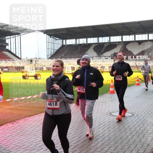 07.12.2025 - St. Pauli X-Mass-Run No. 15 Luisa Fischer http://msf.ph/oto/9382131 07.12.2025 10:48:11 Ziel 824, 5, 4618, 4615, 2490, 2690, 60, 78, 282, 309, 472, 513, 522, 523, 553, 1182, 1555, 1847, 1848, 1863, 2146, 2147, 2490, 2566, 2608, 2611, 2690, 3101, 3102, 3104, 3105, 3360, 4072, 4615, 4618, 4853, 4863, 4868, 4869 meine-sportfotos.de