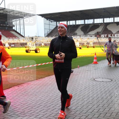 07.12.2025 - St. Pauli X-Mass-Run No. 15 Luisa Fischer http://msf.ph/oto/9382145 07.12.2025 10:48:12 Ziel 5, 2566, 2690, 60, 78, 282, 309, 472, 513, 522, 523, 553, 1182, 1555, 1847, 1848, 1863, 2146, 2147, 2490, 2566, 2608, 2611, 2690, 3101, 3102, 3104, 3105, 3360, 4072, 4615, 4618, 4853, 4863, 4868, 4869 meine-sportfotos.de