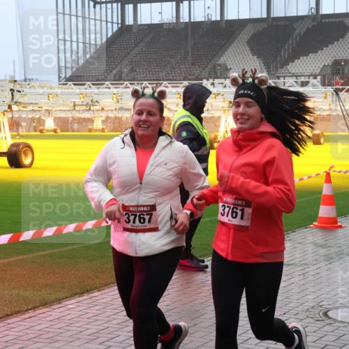 07.12.2025 - St. Pauli X-Mass-Run No. 15 Luisa Fischer http://msf.ph/oto/9382150 07.12.2025 10:12:24 Ziel 15, 3767, 15, 3761, 1687, 670, 756, 1389, 1526, 1687, 1688, 1833, 2177, 2906, 2909, 3085, 3761, 3767, 3870, 3909, 3932, 3935, 4658 meine-sportfotos.de