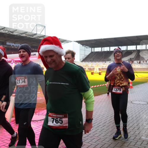 07.12.2025 - St. Pauli X-Mass-Run No. 15 Luisa Fischer http://msf.ph/oto/9382165 07.12.2025 11:21:28 Ziel 2305, 2134, 2379, 15, 765, 1, 540, 765, 1020, 2242, 2375, 2376, 2379, 2462, 2579, 2601, 2854, 2867, 3037, 3135, 3159, 3220, 3283 meine-sportfotos.de