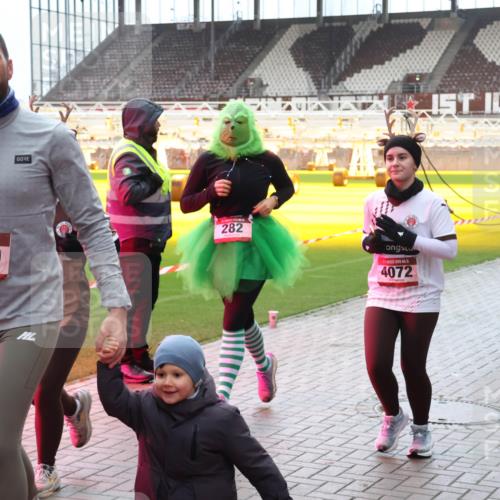 07.12.2025 - St. Pauli X-Mass-Run No. 15 Luisa Fischer http://msf.ph/oto/9382167 07.12.2025 10:48:16 Ziel 15, 2690, 282, 4072, 4863, 60, 78, 282, 309, 472, 513, 522, 523, 553, 1182, 1195, 1555, 1847, 1848, 1863, 2146, 2147, 2490, 2566, 2608, 2611, 2690, 3101, 3102, 3104, 3105, 3360, 4072, 4615, 4618, 4853, 4863, 4868, 4869 meine-sportfotos.de