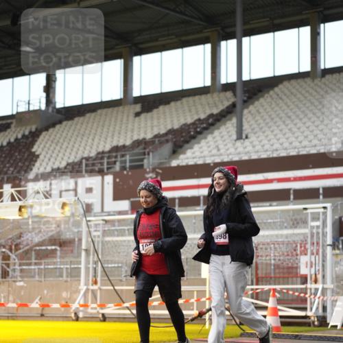 07.12.2025 - St. Pauli X-Mass-Run No. 15 Patografie http://msf.ph/oto/9382171 07.12.2025 10:21:02 Ziel 1386, 1407, 1898, 1900, 2565, 3984, 4338 meine-sportfotos.de