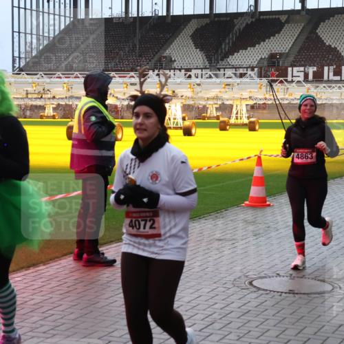 07.12.2025 - St. Pauli X-Mass-Run No. 15 Luisa Fischer http://msf.ph/oto/9382176 07.12.2025 10:48:17 Ziel 282, 4072, 4863, 553, 60, 78, 282, 309, 472, 513, 522, 523, 553, 1182, 1195, 1555, 1847, 1848, 1863, 2028, 2146, 2147, 2490, 2501, 2566, 2608, 2611, 2690, 3101, 3102, 3104, 3105, 3360, 4072, 4229, 4615, 4618, 4853, 4863, 4868, 4869 meine-sportfotos.de