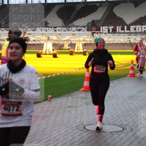07.12.2025 - St. Pauli X-Mass-Run No. 15 Luisa Fischer http://msf.ph/oto/9382180 07.12.2025 10:48:18 Ziel 4072, 4863, 60, 78, 282, 309, 472, 513, 522, 523, 553, 1182, 1195, 1555, 1847, 1848, 1863, 2028, 2146, 2147, 2339, 2490, 2501, 2566, 2608, 2611, 2690, 3018, 3101, 3102, 3104, 3105, 3360, 3598, 4072, 4229, 4615, 4618, 4853, 4863, 4868, 4869 meine-sportfotos.de