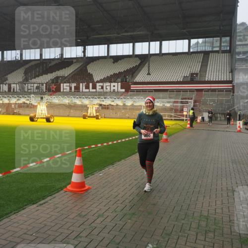 07.12.2025 - St. Pauli X-Mass-Run No. 15 Fabian Wolf http://msf.ph/oto/9382189 07.12.2025 10:09:33 Ziel 800, 899, 1172, 1243, 1248, 1718, 3493, 3756 meine-sportfotos.de