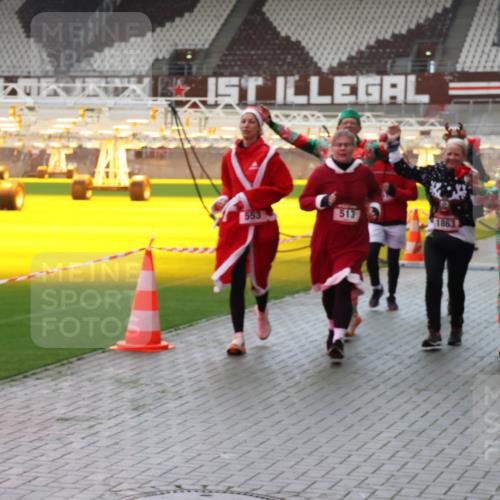 07.12.2025 - St. Pauli X-Mass-Run No. 15 Luisa Fischer http://msf.ph/oto/9382197 07.12.2025 10:48:20 Ziel 553, 513, 1863, 60, 78, 282, 472, 513, 553, 1182, 1195, 1555, 1847, 1848, 1863, 2028, 2146, 2147, 2339, 2490, 2501, 2566, 2608, 2611, 2690, 3018, 3101, 3102, 3104, 3105, 3598, 4072, 4229, 4615, 4618, 4853, 4863, 4868, 4869 meine-sportfotos.de