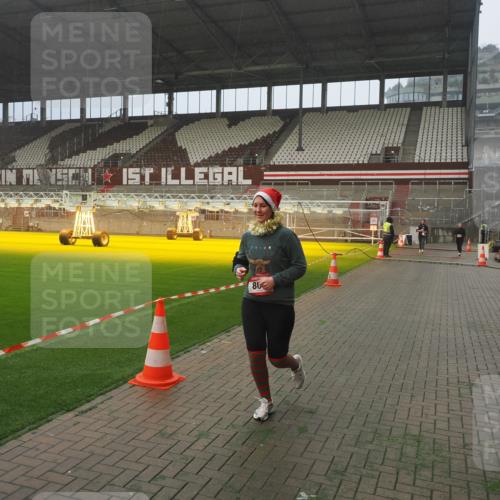 07.12.2025 - St. Pauli X-Mass-Run No. 15 Fabian Wolf http://msf.ph/oto/9382202 07.12.2025 10:09:34 Ziel 800, 899, 1172, 1191, 1243, 1248, 1718, 3493, 3756 meine-sportfotos.de