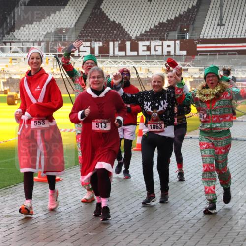 07.12.2025 - St. Pauli X-Mass-Run No. 15 Luisa Fischer http://msf.ph/oto/9382207 07.12.2025 10:48:21 Ziel 553, 5, 513, 1863, 2146, 78, 282, 472, 513, 553, 1182, 1195, 1555, 1847, 1848, 1863, 2028, 2146, 2147, 2339, 2490, 2501, 2566, 2608, 2611, 2690, 3018, 3101, 3102, 3104, 3105, 3598, 4072, 4229, 4615, 4618, 4853, 4863, 4868, 4869 meine-sportfotos.de