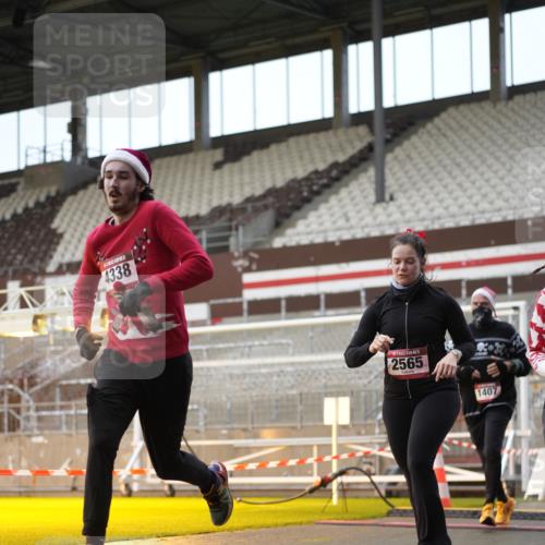 07.12.2025 - St. Pauli X-Mass-Run No. 15 Patografie http://msf.ph/oto/9382209 07.12.2025 10:21:03 Ziel 1386, 1407, 1898, 1900, 2565, 3984, 4338 meine-sportfotos.de