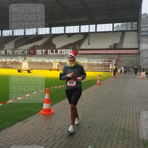 07.12.2025 - St. Pauli X-Mass-Run No. 15 Fabian Wolf http://msf.ph/oto/9382210 07.12.2025 10:09:34 Ziel 800, 899, 1172, 1191, 1243, 1248, 1718, 3493, 3756 meine-sportfotos.de